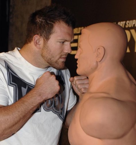 Водоналивной мешок Century Bob Box XL и злой мужик Водоналивной мешок Century Bob Box XL и злой мужик