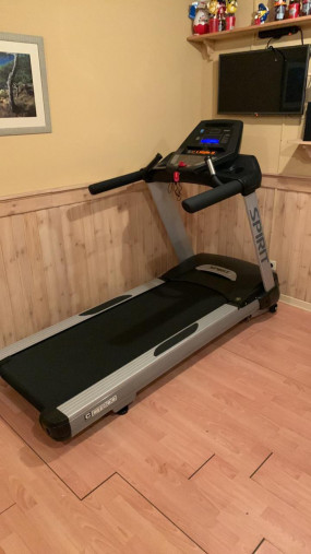 Беговая дорожка профессиональная Spirit Fitness CT800 Беговая дорожка профессиональная Spirit Fitness CT800